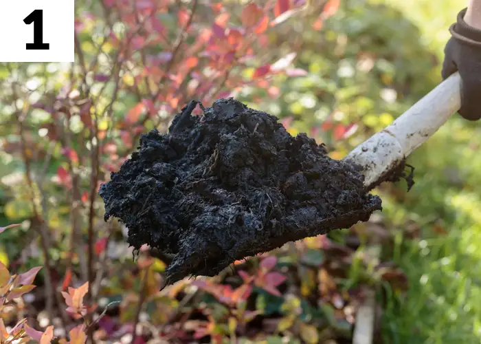 Tâche n°1 février au jardin : Bêchez votre potager et incorporez de la matière organique