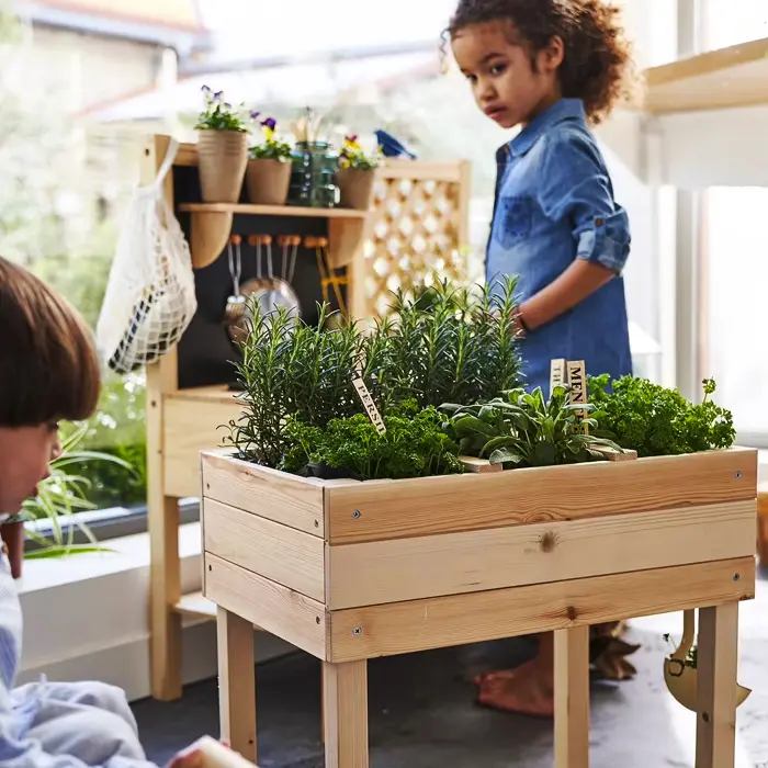 Idée cadeau jardinage n°35 : carré potager pour enfants