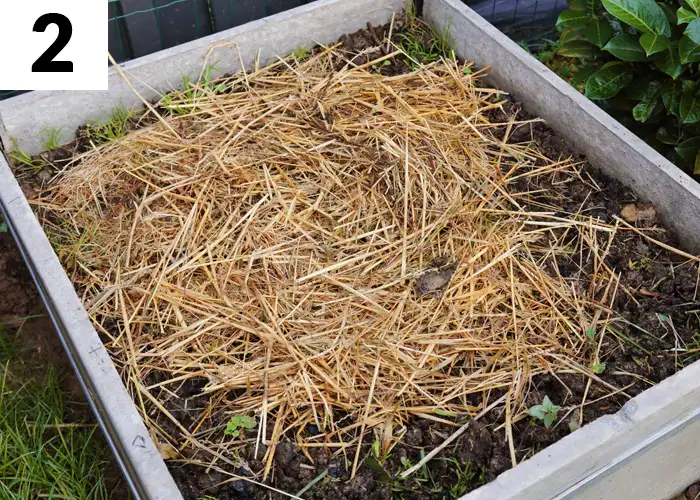 Tâche n°2 février au jardin : Réchauffer la terre des parcelles à semis en les recouvrant