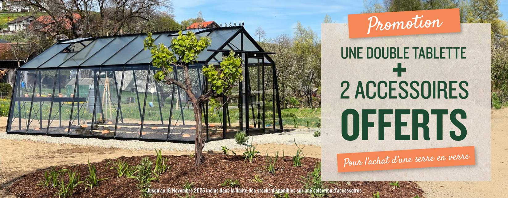 photo-serre-en-verre-dans-jardin-promotion-deux-accessoires-offerts-pour-achat-d-une-serre-en-verre
